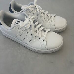 Adidas advantage 2.0 White and Navy blue accent
